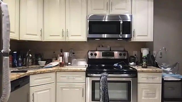 Snapshot of BigGuyMuscle chatting on 04.09.26 BigGuyMuscle online show from 04.09.26