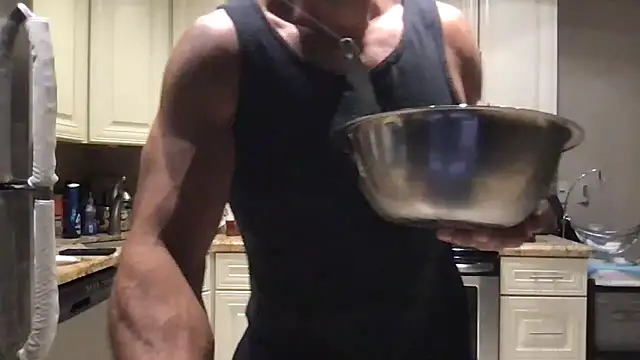 Snapshot of BigGuyMuscle chatting on 04.09.26 BigGuyMuscle online show from 04.09.26