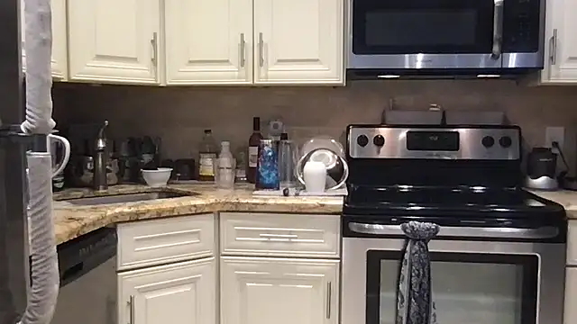 Snapshot of BigGuyMuscle chatting on 04.09.26 BigGuyMuscle online show from 04.09.26