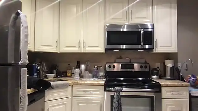 Snapshot of BigGuyMuscle chatting on 04.13.26 BigGuyMuscle online show from 04.13.26