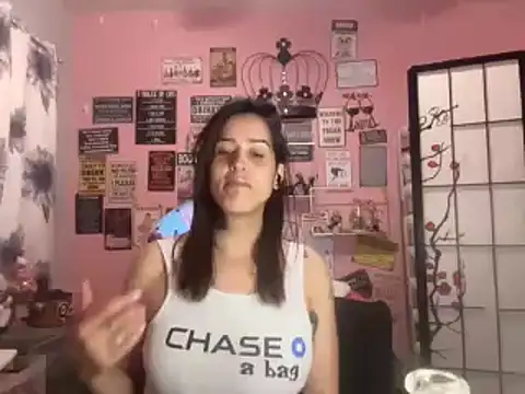 Snapshot of latinacubana chatting on 12.23.24 latinacubana online show from 12.23.24