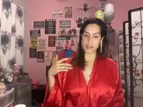 Snapshot of latinacubana chatting on 12.28.24 latinacubana online show from 12.28.24