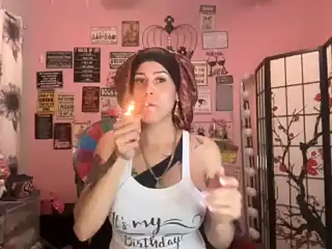 Snapshot of latinacubana chatting on 01.09.25 latinacubana online show from 01.09.25