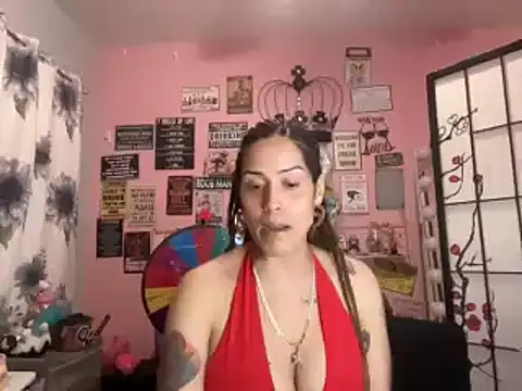 Snapshot of latinacubana chatting on 01.22.25 latinacubana online show from 01.22.25