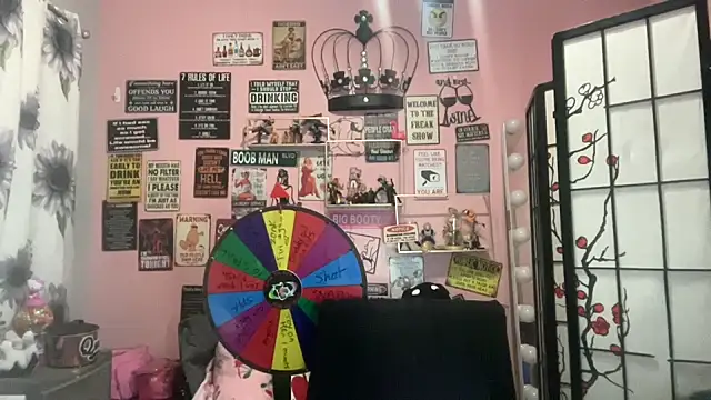 Snapshot of latinacubana chatting on 02.21.25 latinacubana online show from 02.21.25