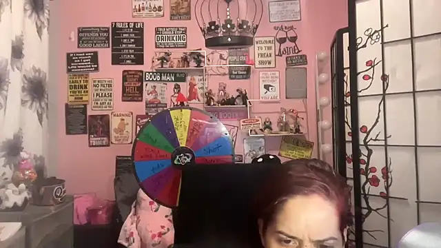 Snapshot of latinacubana chatting on 02.21.25 latinacubana online show from 02.21.25