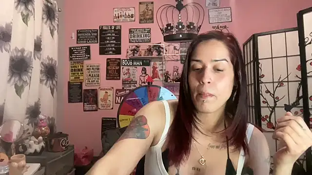 Snapshot of latinacubana chatting on 02.27.25 latinacubana online show from 02.27.25