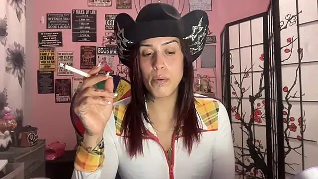 Snapshot of latinacubana chatting on 03.16.25 latinacubana online show from 03.16.25