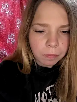 Zuli Kiska online show from 10.22.25