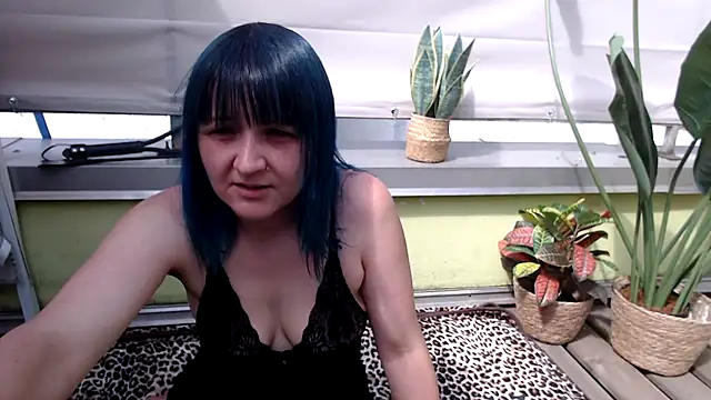 Snapshot of beauty-of-pain chatting on 08.04.26 beauty-of-pain online show from 08.04.26