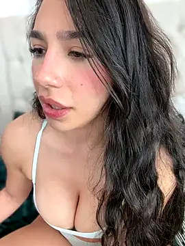 LoveLillyy online show from 12.15.25