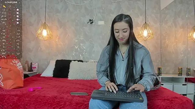 danaythamara1 online show from 02.14.26