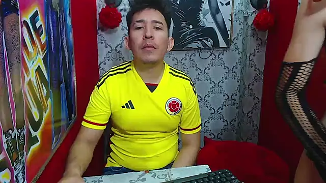 Snapshot of shannentrans chatting on 02.04.25 shannentrans online show from 02.04.25