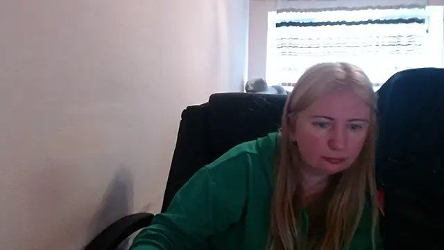 Snapshot of PeterAndJen chatting on 04.20.26 PeterAndJen online show from 04.20.26