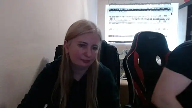 Snapshot of PeterAndJen chatting on 04.23.26 PeterAndJen online show from 04.23.26