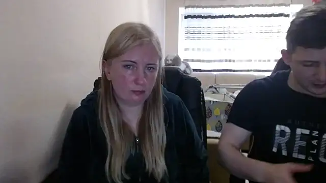 Snapshot of PeterAndJen chatting on 04.24.26 PeterAndJen online show from 04.24.26