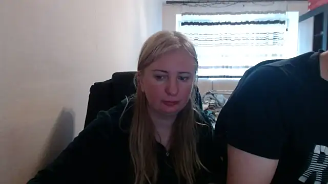 Snapshot of PeterAndJen chatting on 04.25.26 PeterAndJen online show from 04.25.26