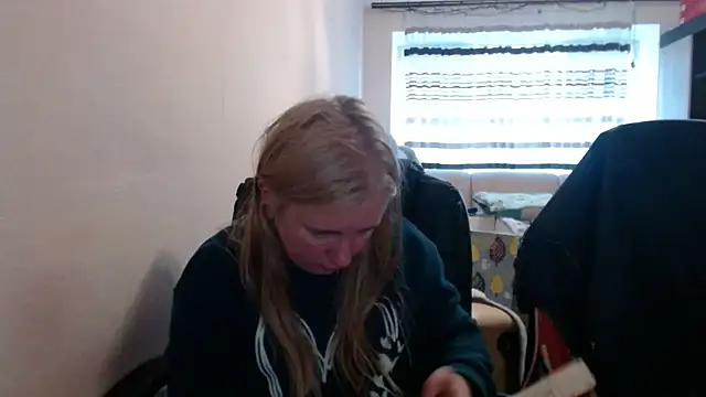 Snapshot of PeterAndJen chatting on 04.27.26 PeterAndJen online show from 04.27.26