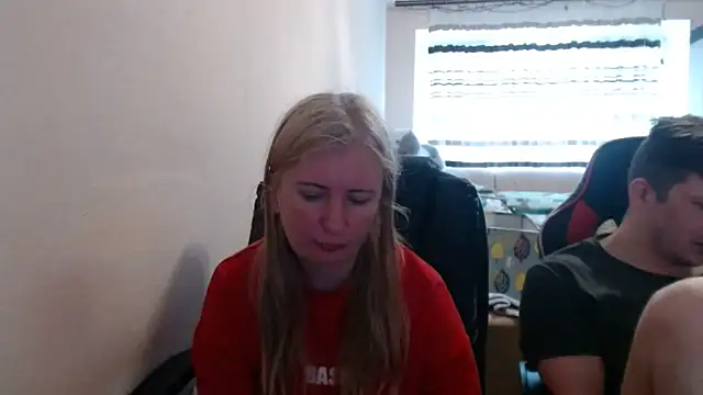 Snapshot of PeterAndJen chatting on 05.06.26 PeterAndJen online show from 05.06.26