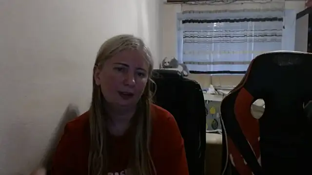 Snapshot of PeterAndJen chatting on 05.09.26 PeterAndJen online show from 05.09.26