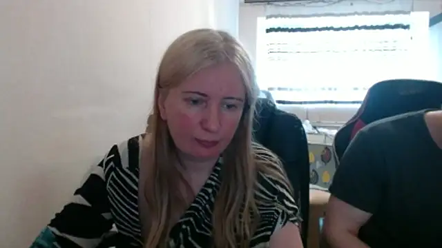 Snapshot of PeterAndJen chatting on 05.11.26 PeterAndJen online show from 05.11.26