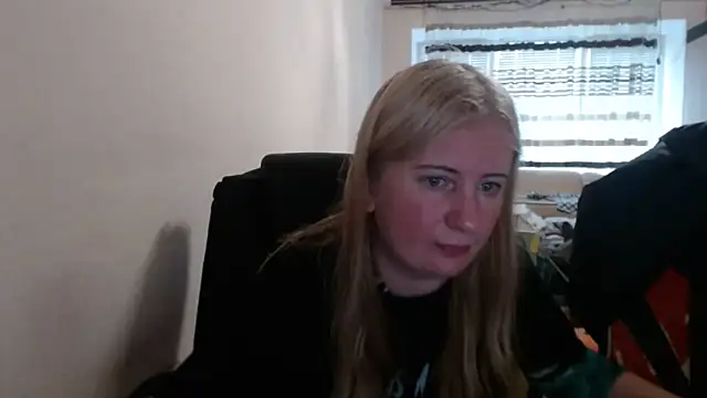 Snapshot of PeterAndJen chatting on 05.12.26 PeterAndJen online show from 05.12.26