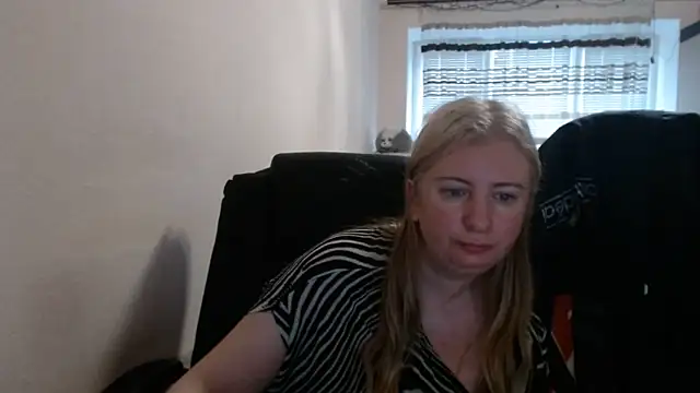 Snapshot of PeterAndJen chatting on 05.13.26 PeterAndJen online show from 05.13.26