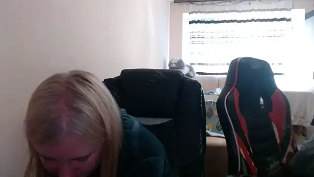 Snapshot of PeterAndJen chatting on 05.14.26 PeterAndJen online show from 05.14.26