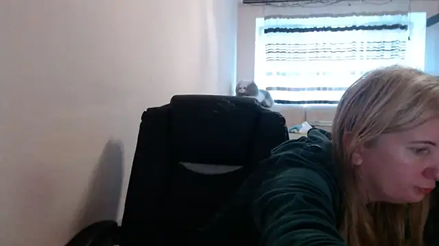 Snapshot of PeterAndJen chatting on 05.16.26 PeterAndJen online show from 05.16.26