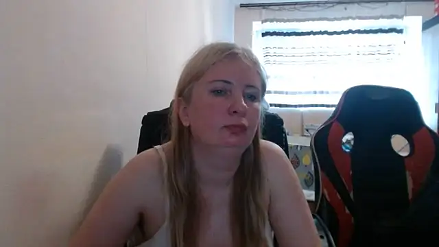 Snapshot of PeterAndJen chatting on 05.23.26 PeterAndJen online show from 05.23.26