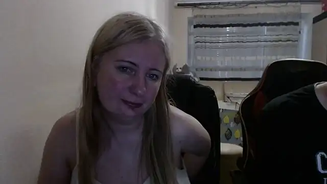 Snapshot of PeterAndJen chatting on 05.24.26 PeterAndJen online show from 05.24.26