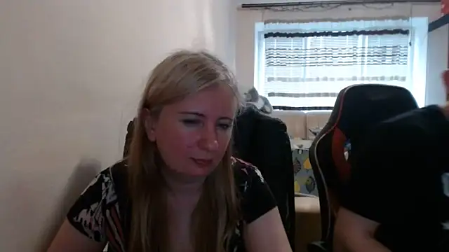 Snapshot of PeterAndJen chatting on 05.27.26 PeterAndJen online show from 05.27.26