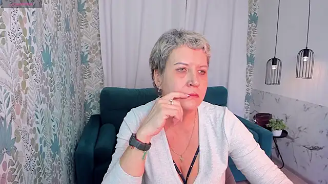 Snapshot of KathySunn chatting on 01.29.25 KathySunn online show from 01.29.25