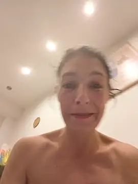 Snapshot of Sposini69 chatting on 06.17.26 Sposini69 online show from 06.17.26