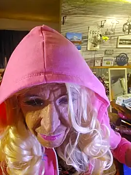 Snapshot of CROSSCOUNTRY1 chatting on 01.09.25 CROSSCOUNTRY1 online show from 01.09.25