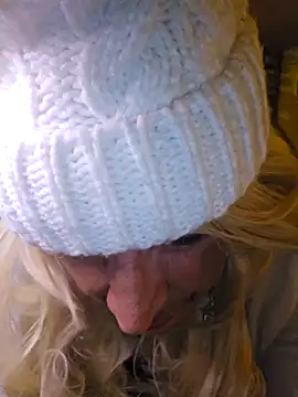 Snapshot of CROSSCOUNTRY1 chatting on 01.16.25 CROSSCOUNTRY1 online show from 01.16.25