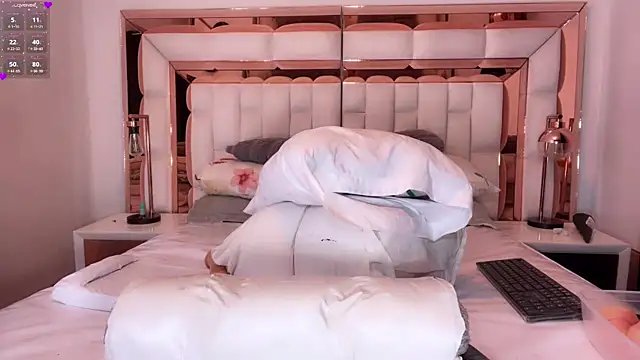 Snapshot of im_yours_01 chatting on 01.28.25 im yours 01 online show from 01.28.25