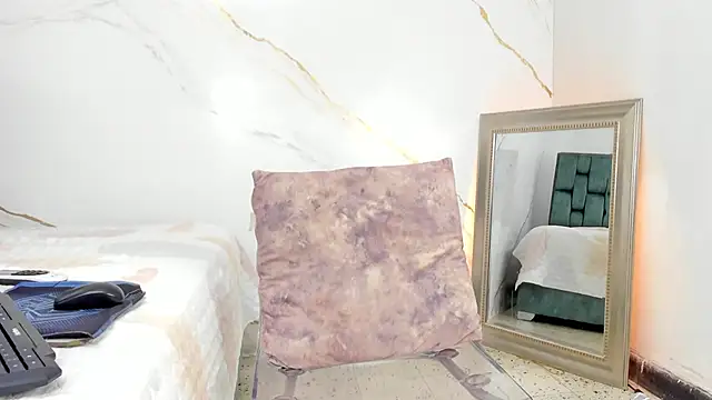 IsiisLovei online show from 09.10.25