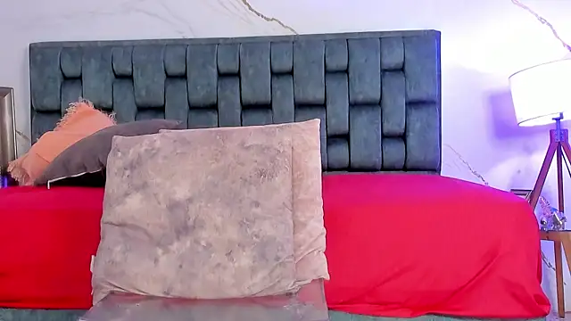 IsiisLovei online show from 11.19.25