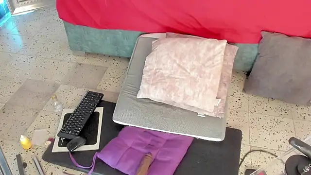 Snapshot of IsiisLovei chatting on 04.08.26 IsiisLovei online show from 04.08.26