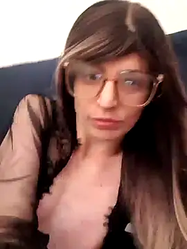 Snapshot of LouGabriel chatting on 02.16.25 LouGabriel online show from 02.16.25