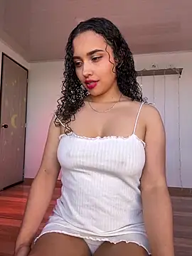 Snapshot of Lucy_Marin chatting on 01.04.25 Lucy Marin online show from 01.04.25