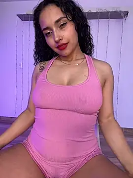 Snapshot of Lucy_Marin chatting on 01.21.25 Lucy Marin online show from 01.21.25