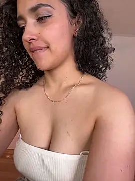 Snapshot of Lucy_Marin chatting on 01.25.25 Lucy Marin online show from 01.25.25