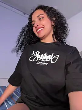 Snapshot of Lucy_Marin chatting on 01.28.25 Lucy Marin online show from 01.28.25