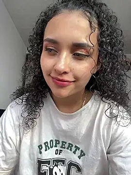 Snapshot of Lucy_Marin chatting on 02.05.25 Lucy Marin online show from 02.05.25