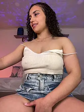 Snapshot of Lucy_Marin chatting on 02.21.25 Lucy Marin online show from 02.21.25