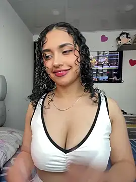 Snapshot of Lucy_Marin chatting on 02.25.25 Lucy Marin online show from 02.25.25