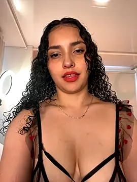 Snapshot of Lucy_Marin chatting on 09.12.25 Lucy Marin online show from 09.12.25