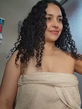 Snapshot of Lucy_Marin chatting on 12.21.25 Lucy Marin online show from 12.21.25